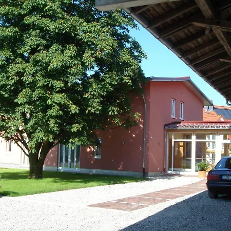 アパートホテル Dg Vermietung 3*